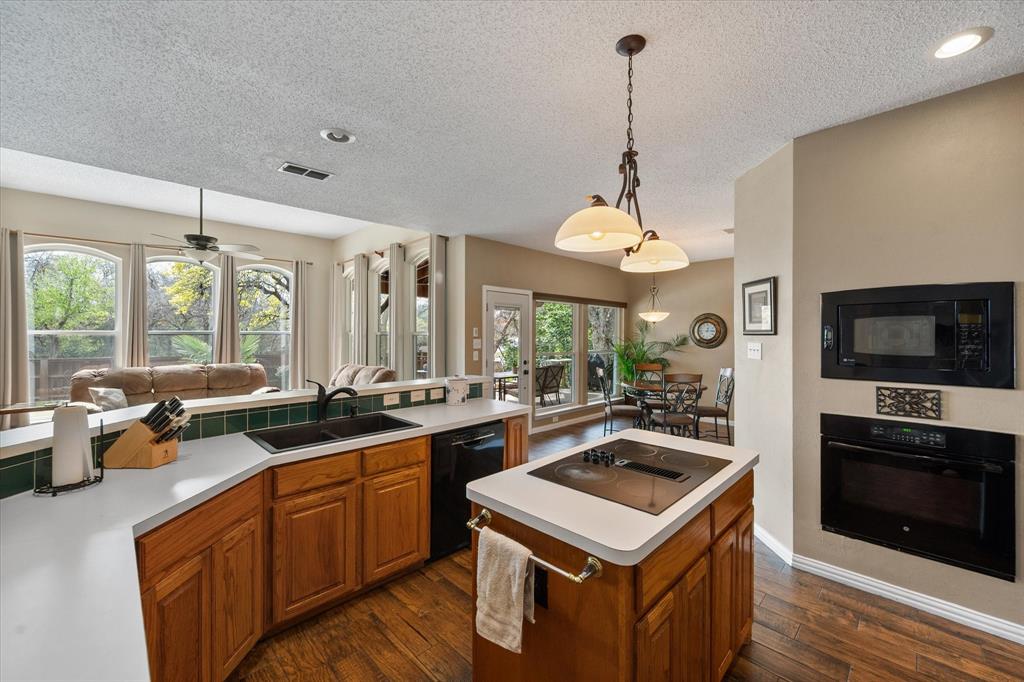 2800 Springbranch Court Grapevine, TX 76051 - Photo 11 of 36