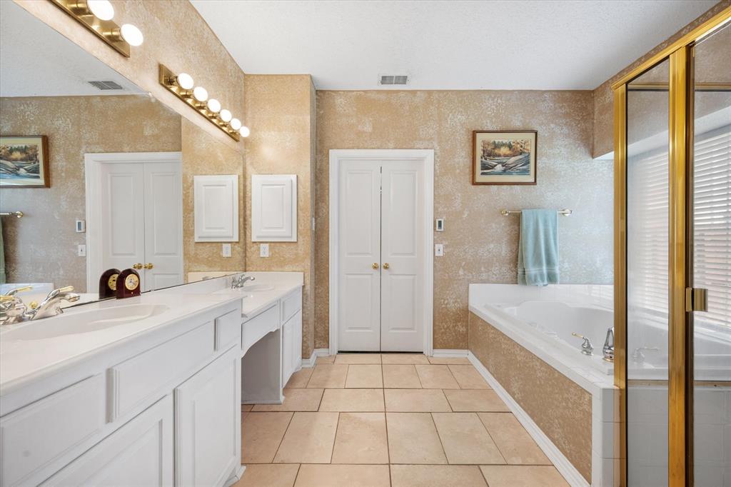 2800 Springbranch Court Grapevine, TX 76051 - Photo 20 of 36