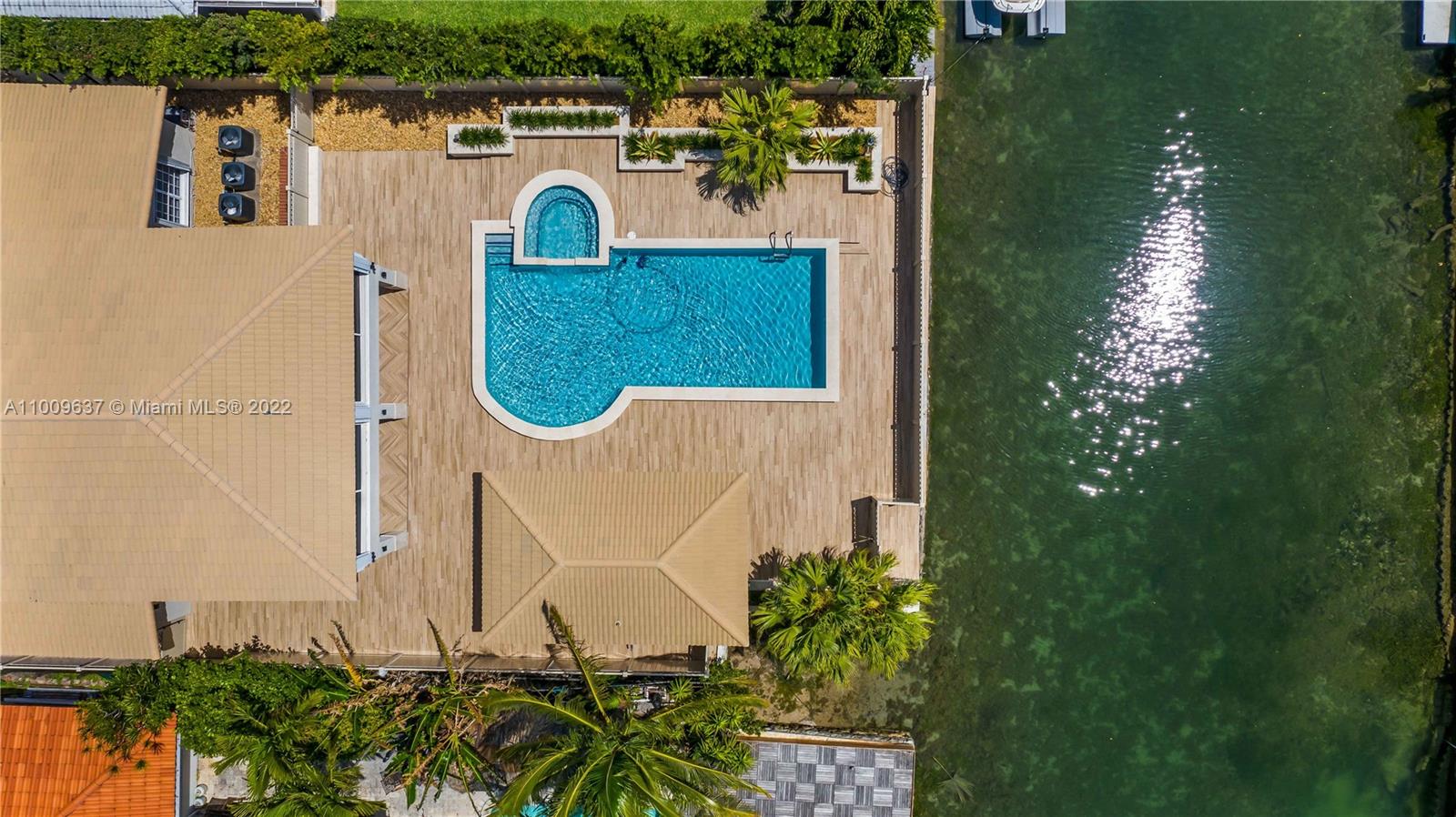 1700 Cleveland Road Miami Beach, FL 33141 - Photo 2 of 60 an aerial view of a house with outdoor space swimming pool a yard and a fountain