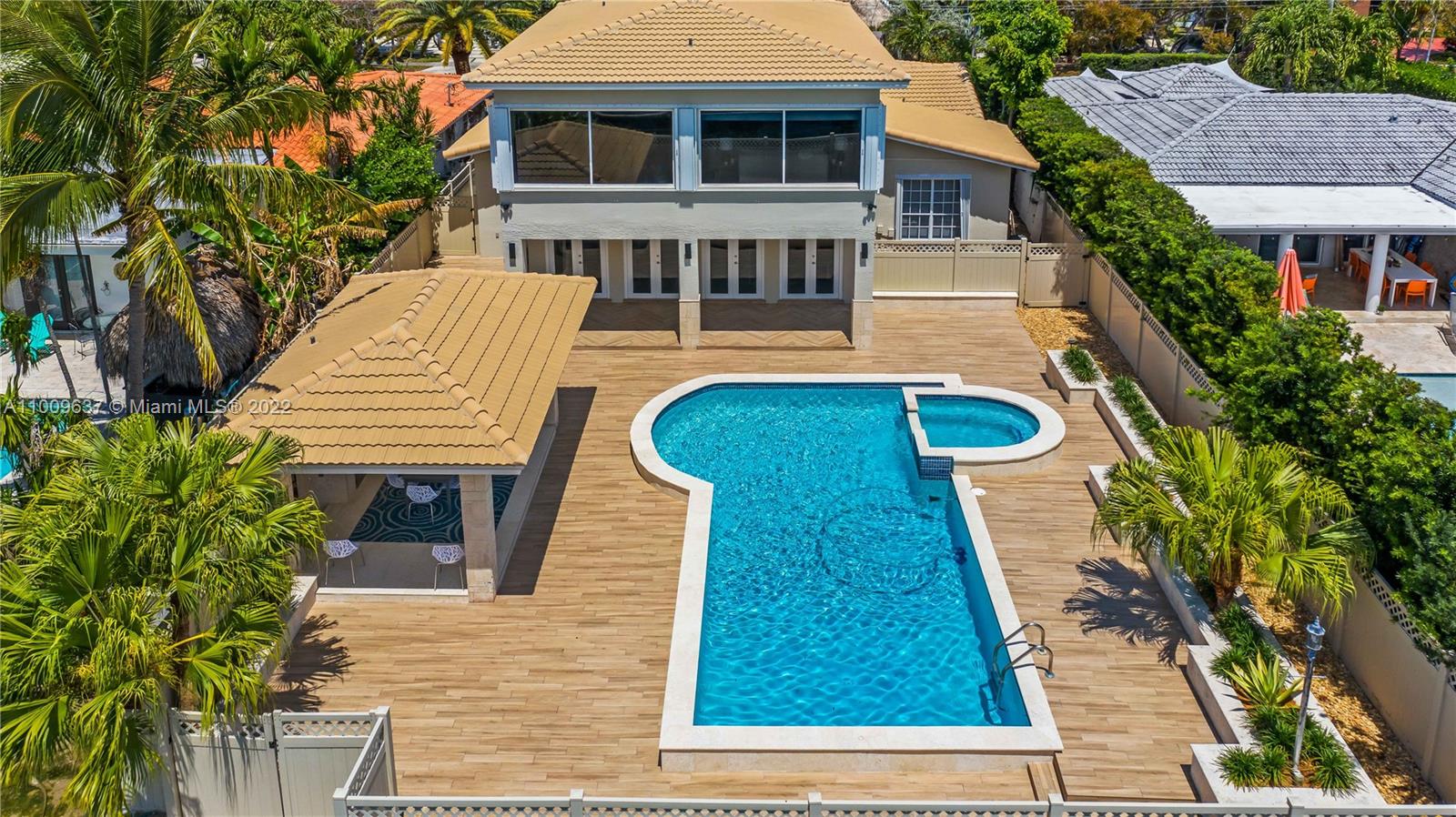 1700 Cleveland Road Miami Beach, FL 33141 - Photo 52 of 60 a front view of a house with yard