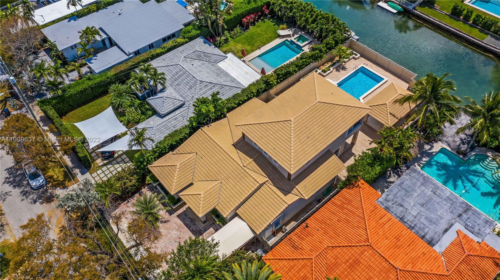 1700 Cleveland Road Miami Beach, FL 33141 - Photo 54 of 60 an aerial view of house with a yard
