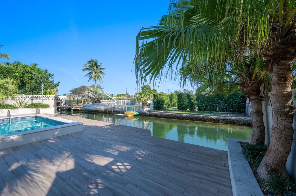 1700 Cleveland Road Miami Beach, FL 33141 - Photo 59 of 60