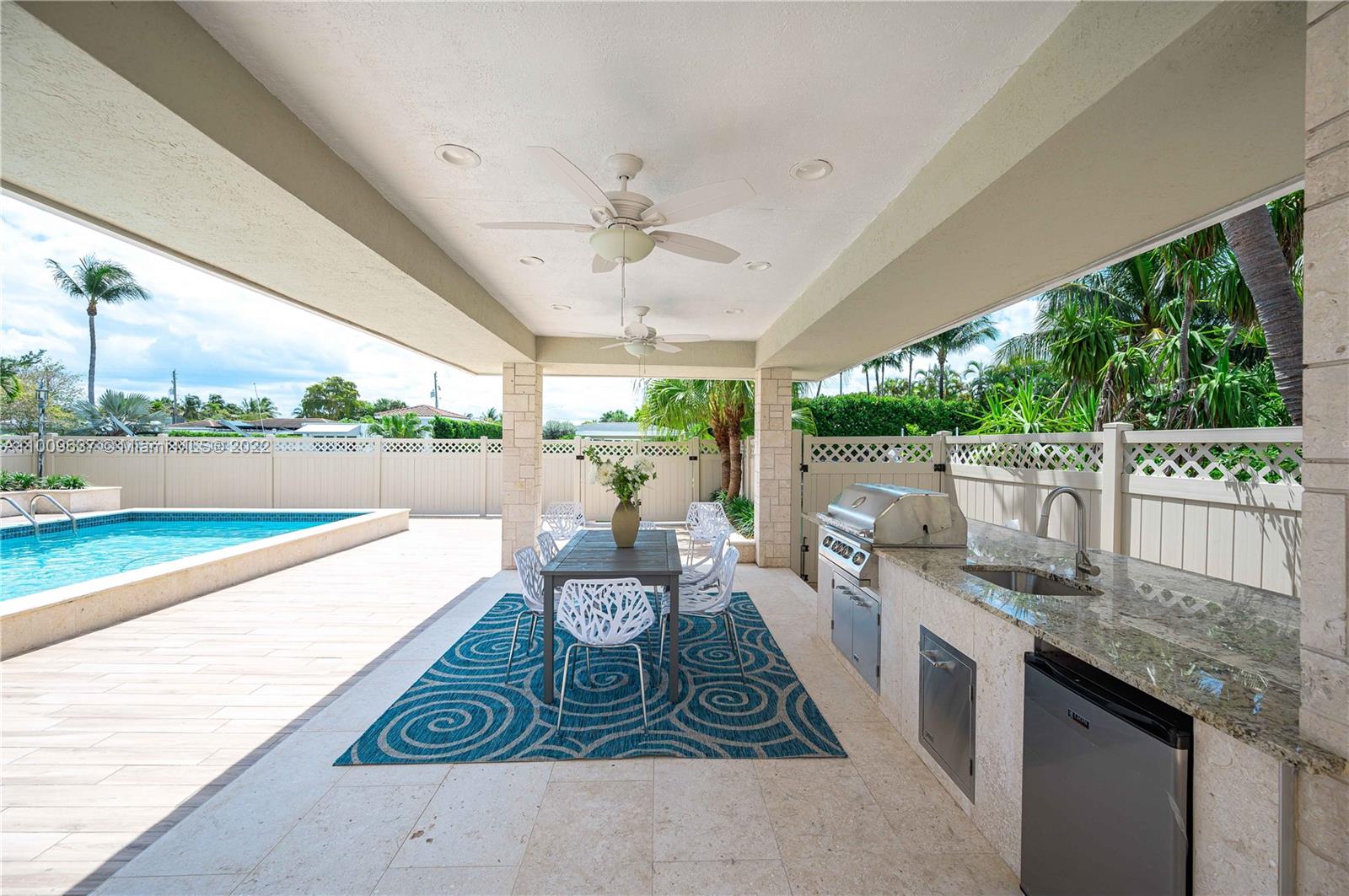 1700 Cleveland Road Miami Beach, FL 33141 - Photo 7 of 60 a outdoor space with the view of the back