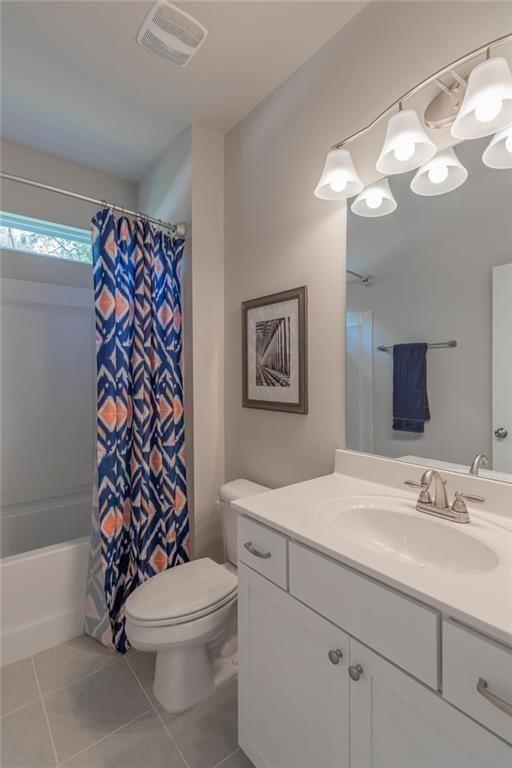 157 Red Oak Lane Calhoun, GA 30701 - Photo 14 of 18 a bathroom with a sink a toilet a large mirror and shower