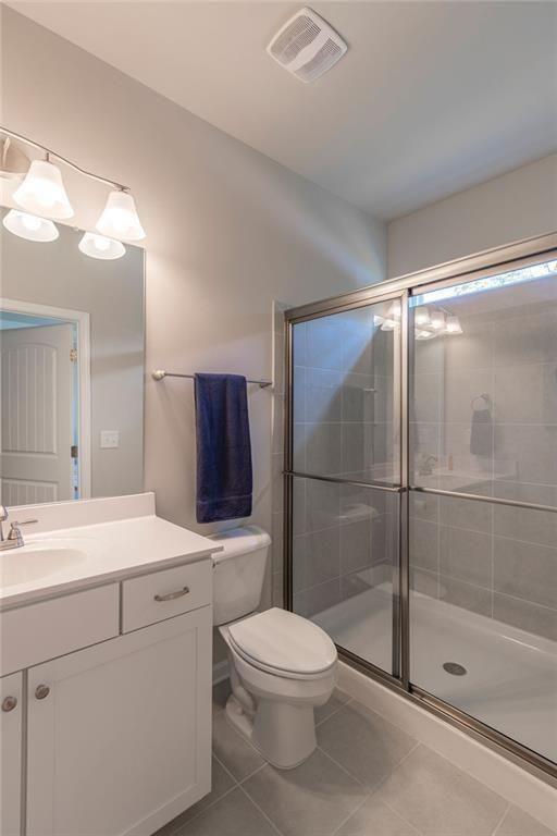 157 Red Oak Lane Calhoun, GA 30701 - Photo 15 of 18 a bathroom with a toilet sink vanity and shower