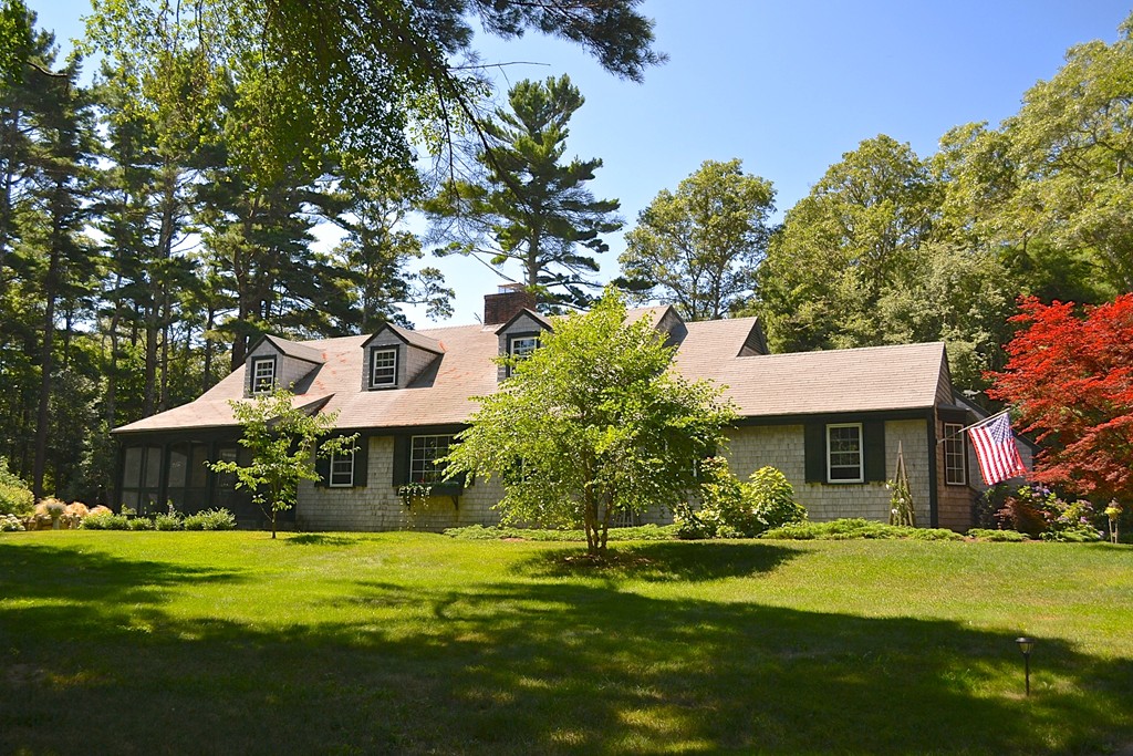 10 Holly Road Marion, MA 02738 - Photo 1 of 29 a front view of a house with a garden