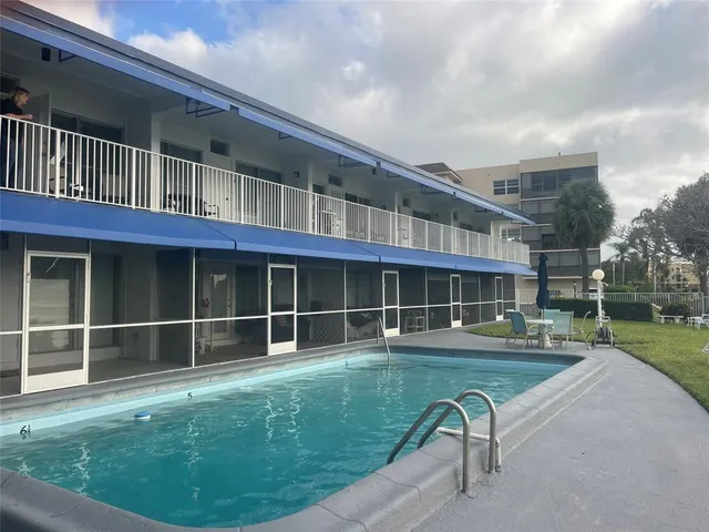 $249,999 | 885 Southeast 19th Avenue, Unit 4, Deerfield Beach, FL 33441