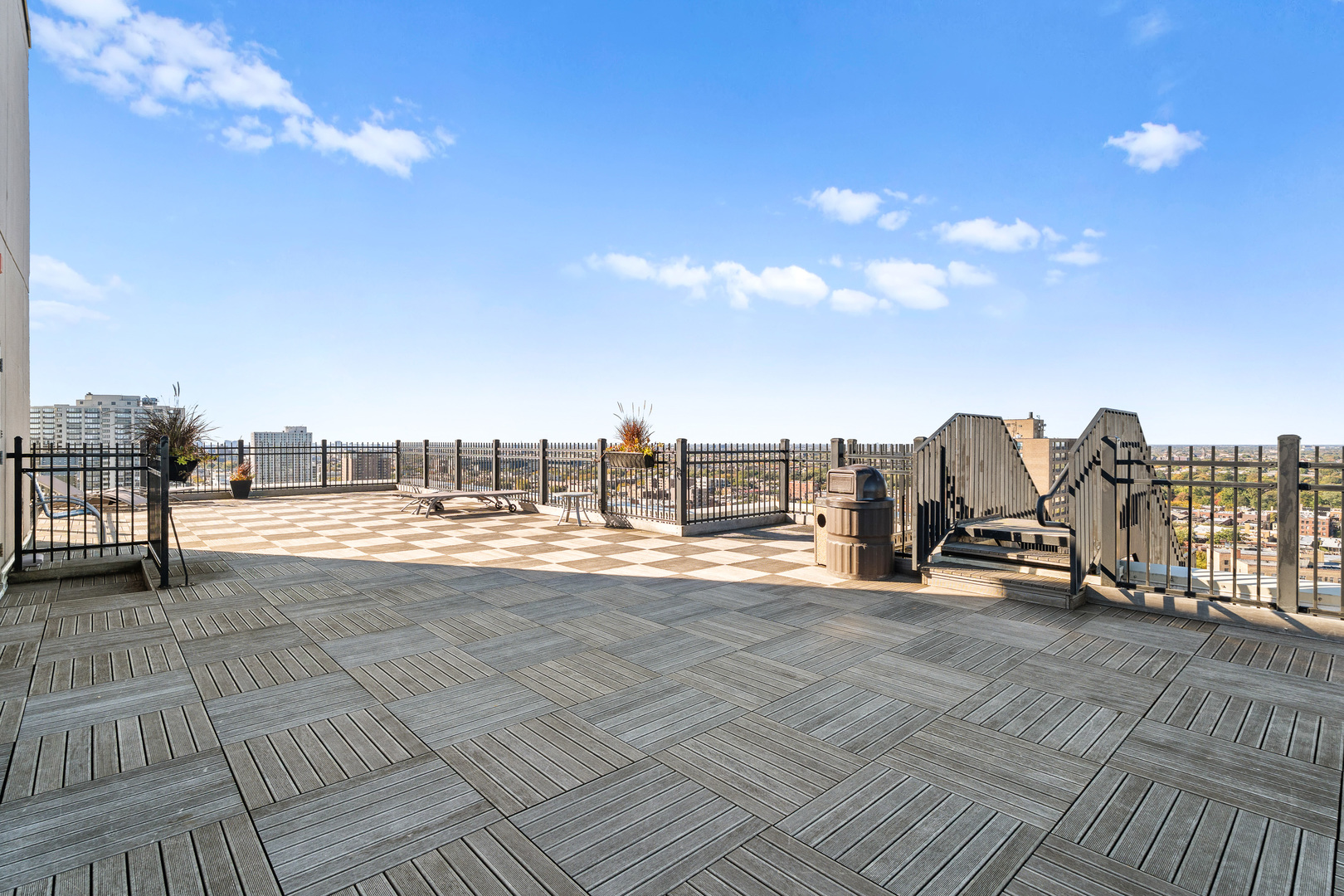 720 West Gordon Terrace, Unit 14G Chicago, IL 60613 - Photo 17 of 18 a view of a terrace