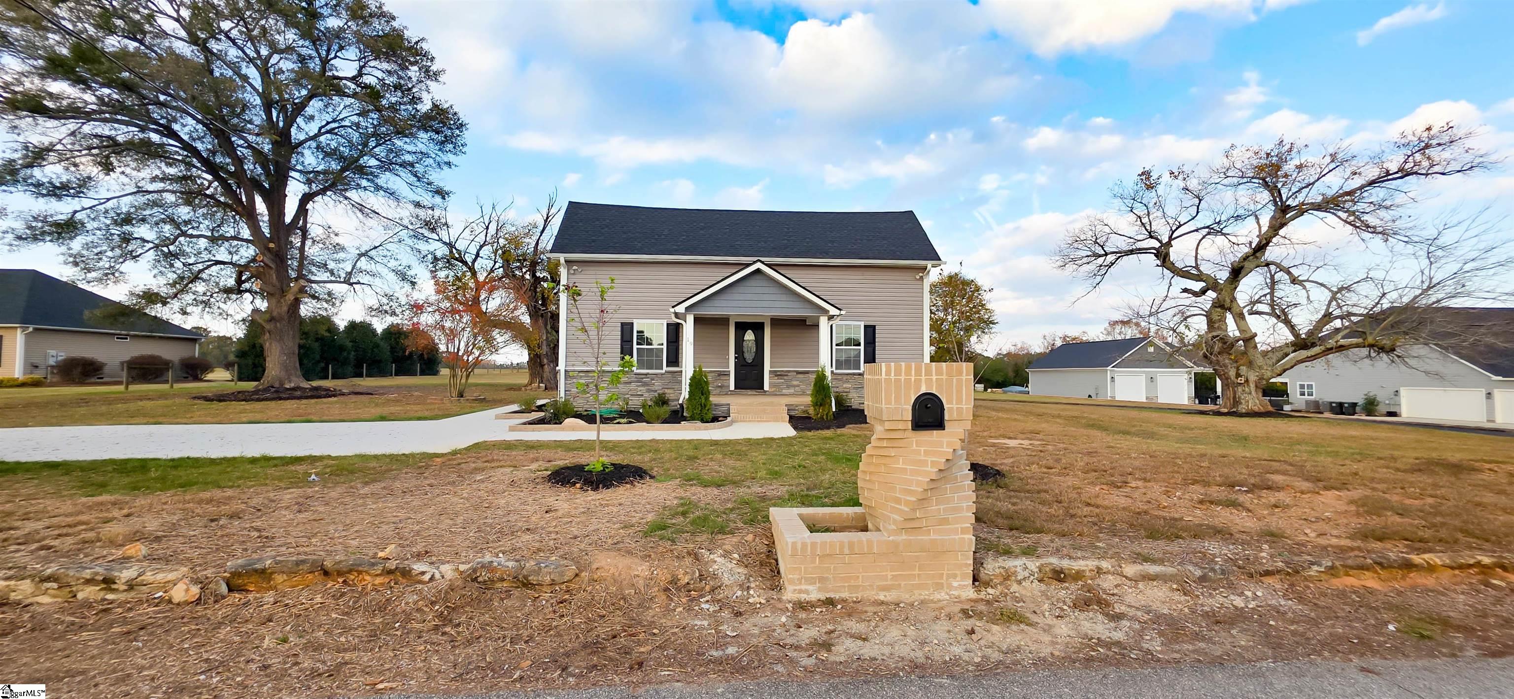 19 Holcombe Road Piedmont, SC 29673 - Photo 3 of 50