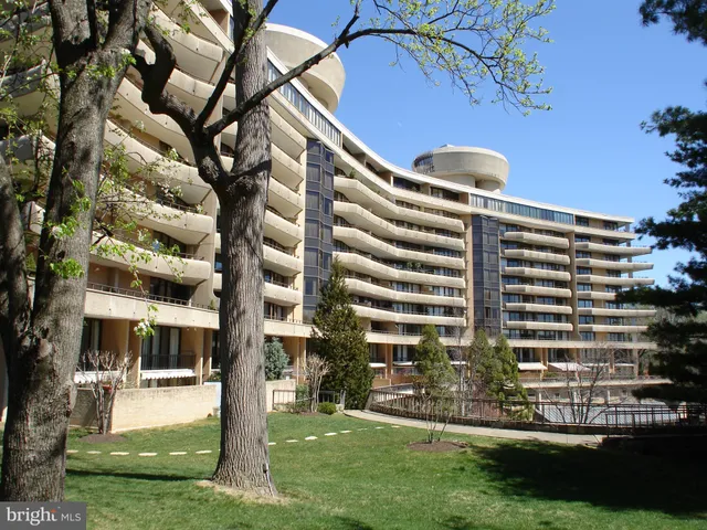 $1,300,000 | 4200 Northwest Massachusetts Avenue Northwest, Unit 313, Washington, DC 20016