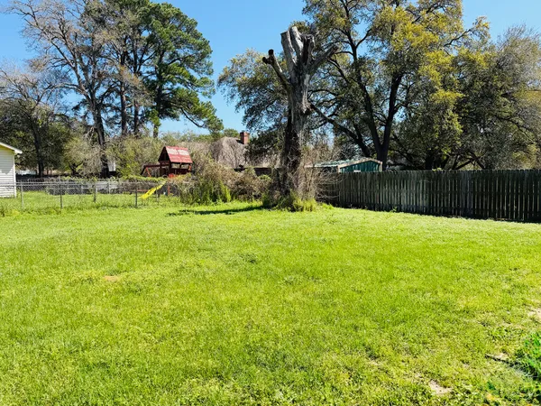 $1,475 | 427 Wood Street, Navasota, TX 77868
