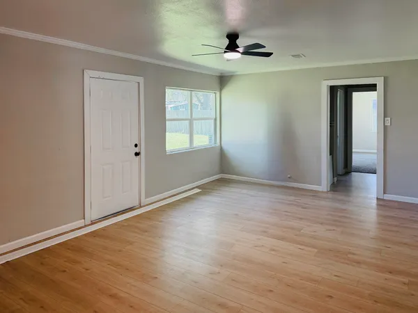 $1,475 | 427 Wood Street, Navasota, TX 77868