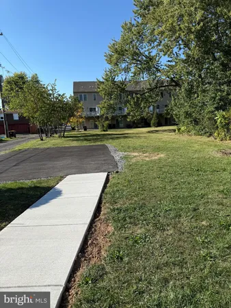 a picture of a yard