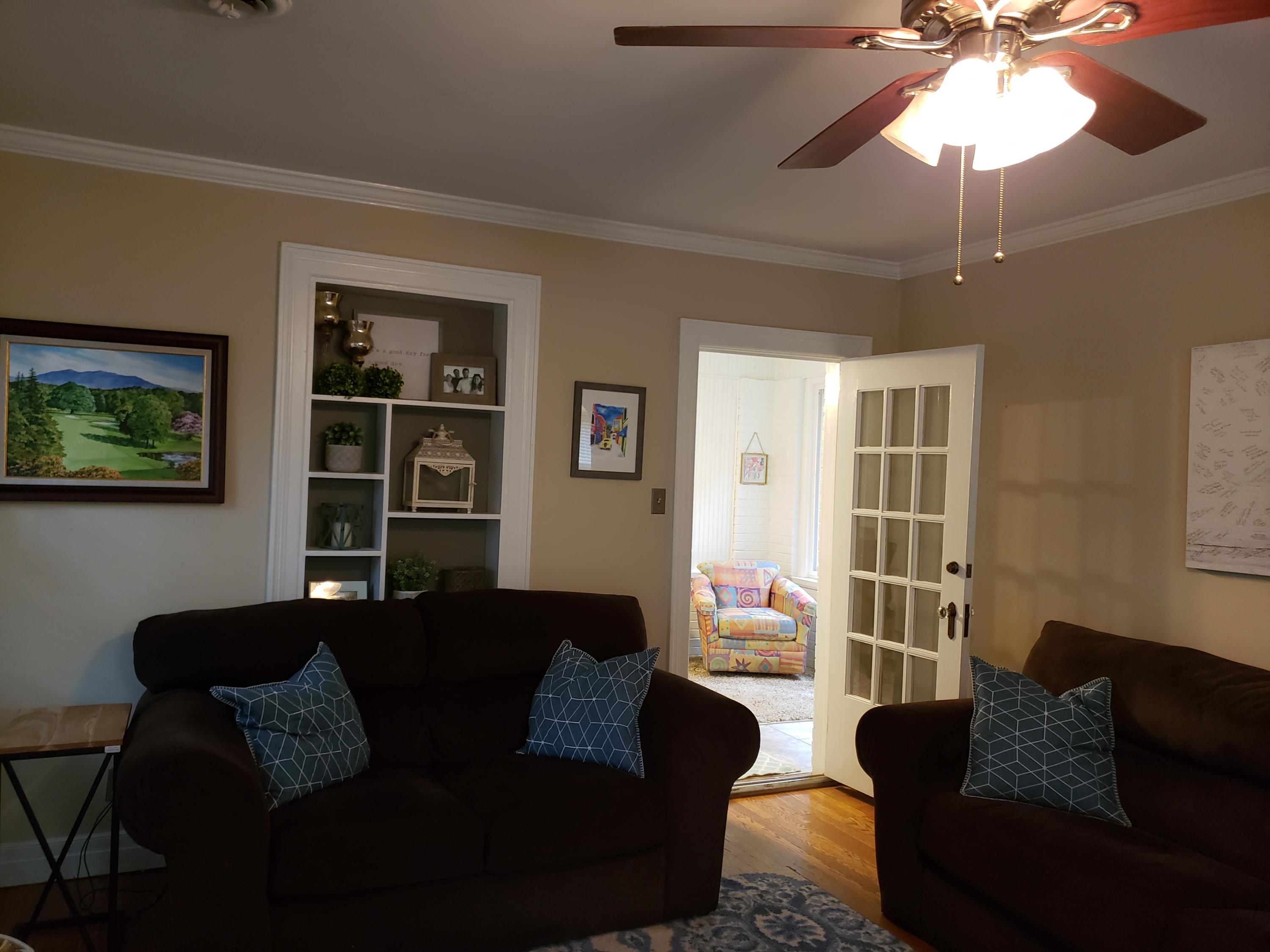 2530 Livingston Road Southwest Roanoke, VA 24015 - Photo 3 of 25 Living Room