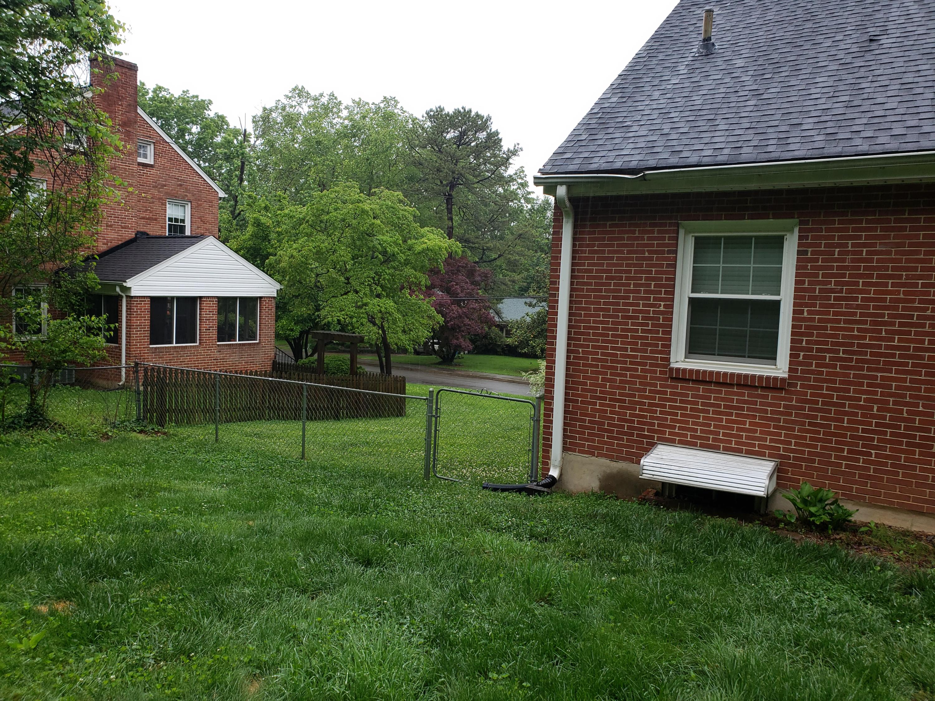 2530 Livingston Road Southwest Roanoke, VA 24015 - Photo 21 of 25 Read Yard