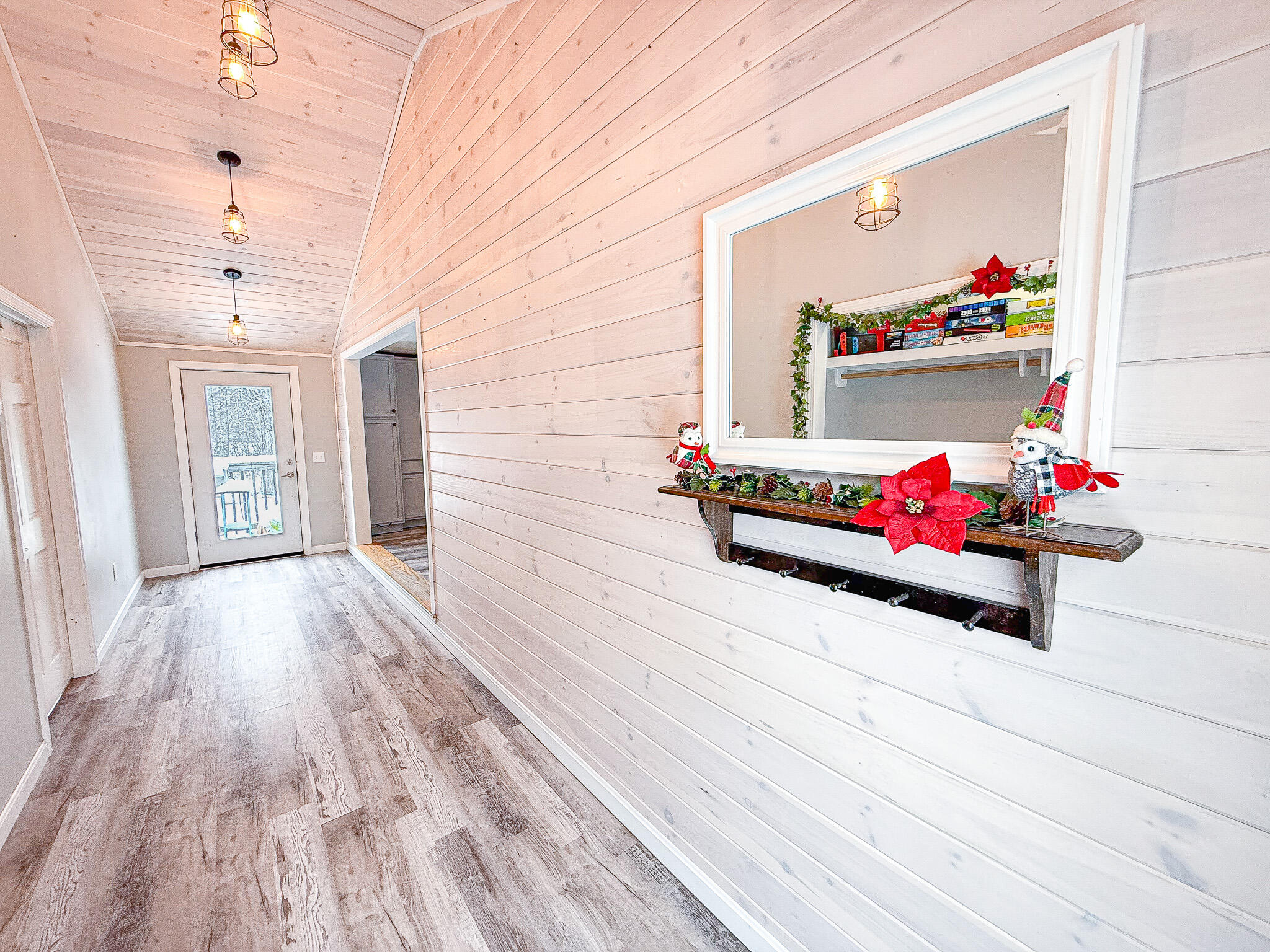 50 Ficketts Point Road Milbridge, ME 04658 - Photo 6 of 24 Entry way