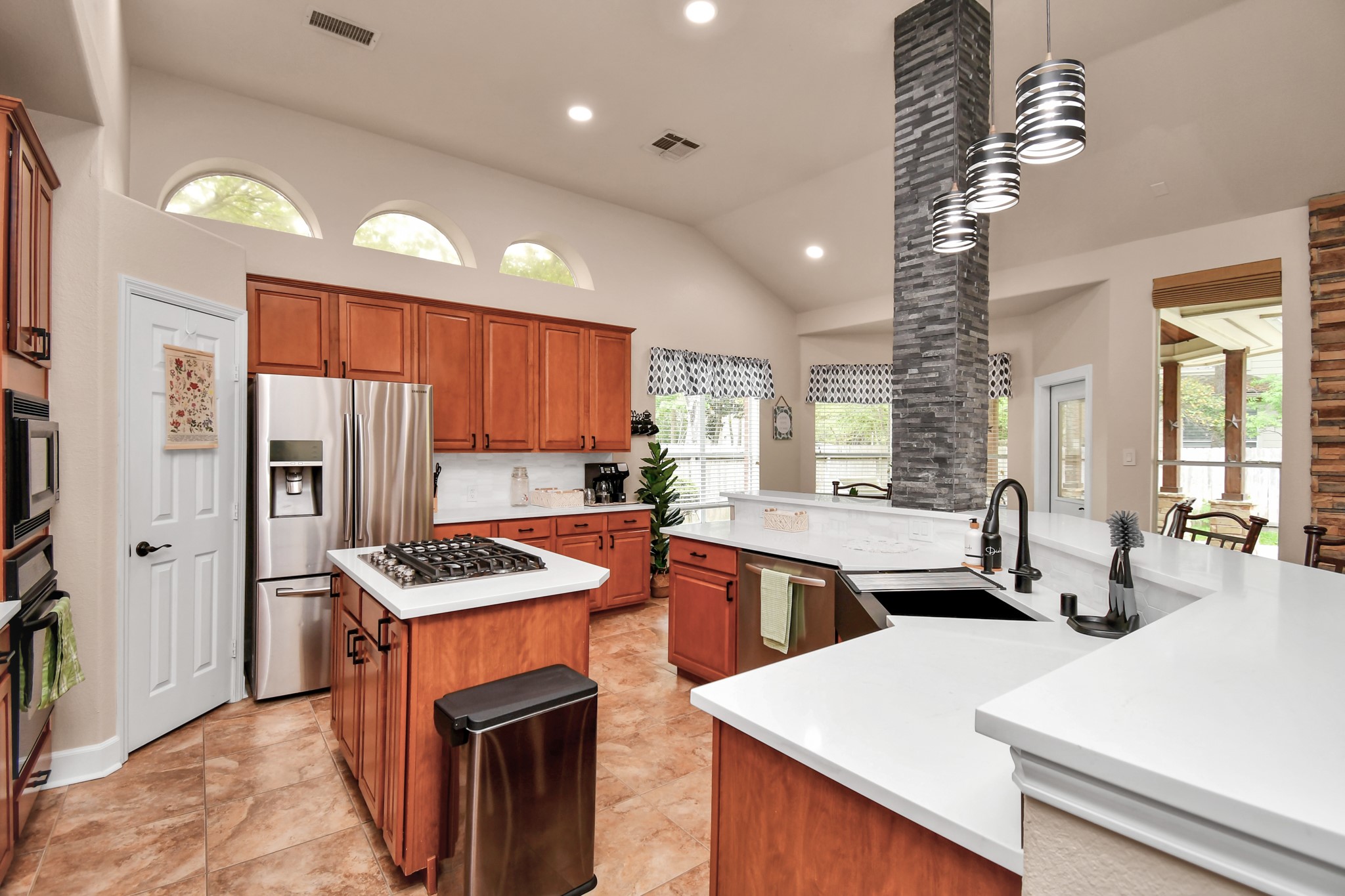 7 New Dawn Place Conroe, TX 77385 - Photo 12 of 48