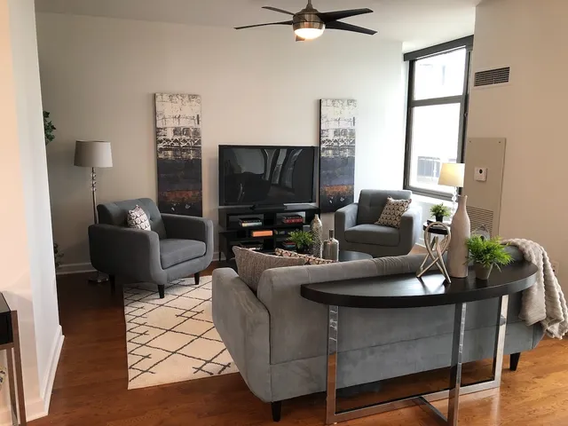 $2,950 | 233 East 13th Street, Unit 2210, Chicago, IL 60605