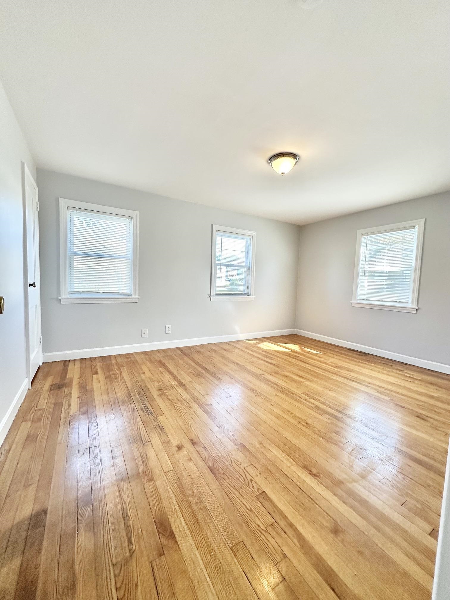 84 Mary Ann Road Manchester, NH 03104 - Photo 9 of 12