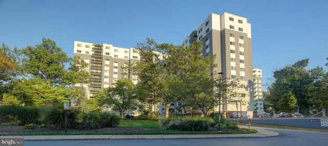 a view of a large multi story building