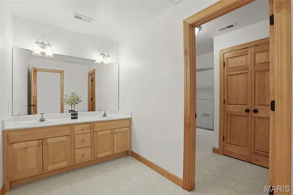 $675,000 | 2066 Spring Valley Drive, Washington, MO 63090