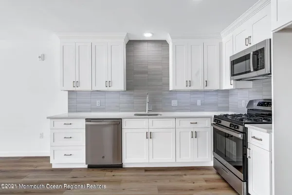 $2,800 | 131 Brighton Avenue, Unit 301, Long Branch, NJ 07740
