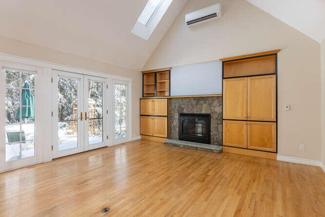 20 Landing Road Saco, ME 04072 - Photo 7 of 47 Living Room