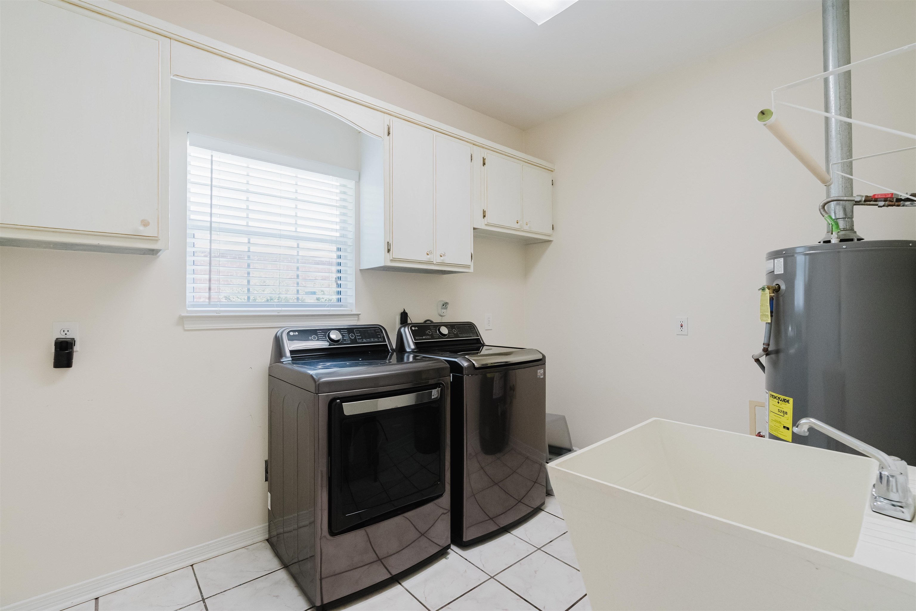 19711 Hunters Loop Fairhope, AL 36532 - Photo 8 of 49 Laundry