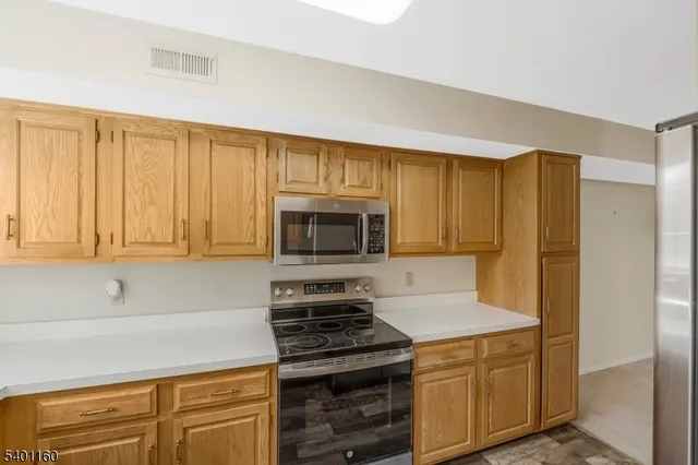 $2,600 | 62 Bentley Court, Bedminster, NJ 07921