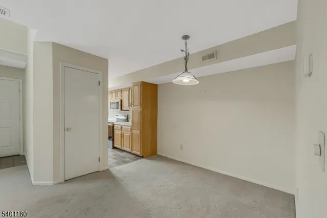 $2,600 | 62 Bentley Court, Bedminster, NJ 07921