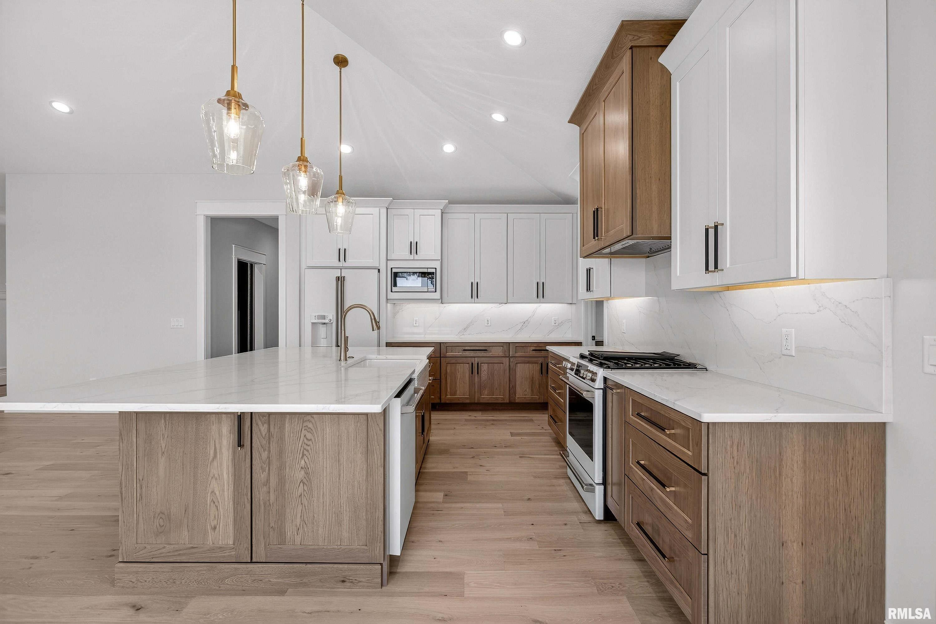 6932 Wilderness Pointe Bettendorf, IA 52722 - Photo 21 of 63