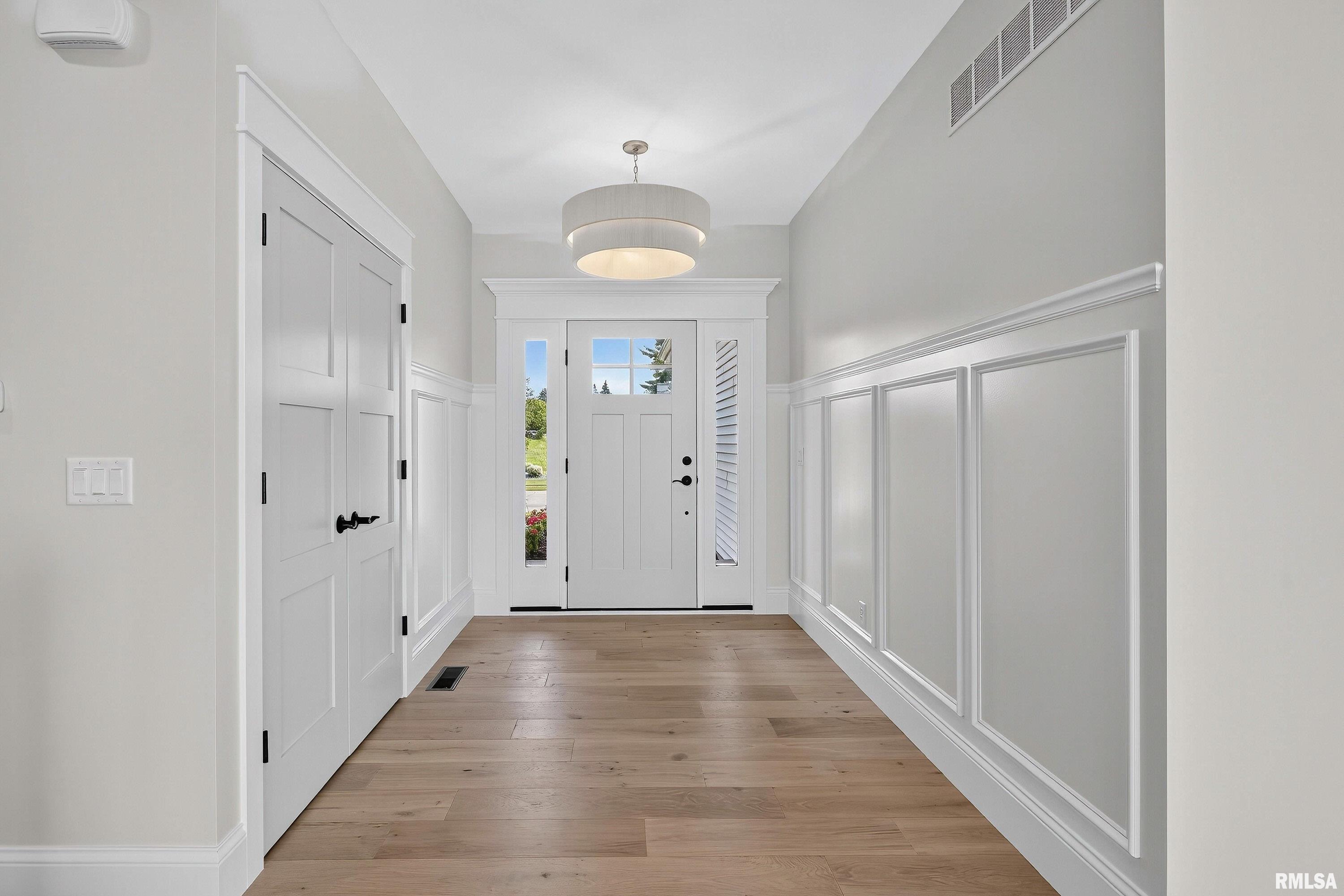 6932 Wilderness Pointe Bettendorf, IA 52722 - Photo 4 of 63