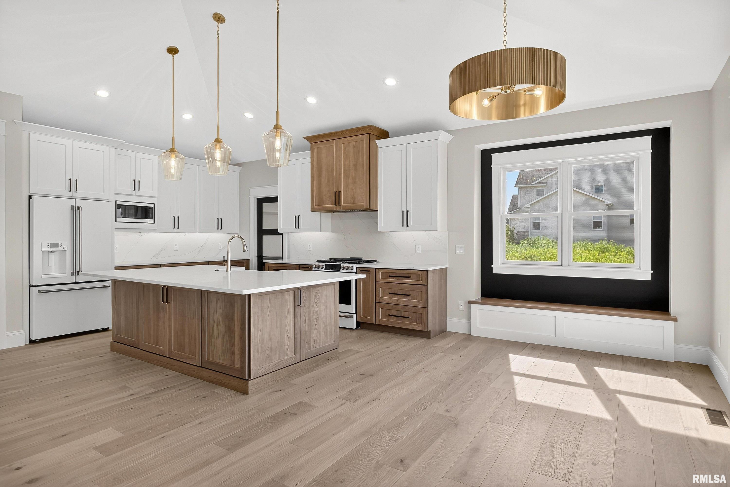 6932 Wilderness Pointe Bettendorf, IA 52722 - Photo 8 of 63