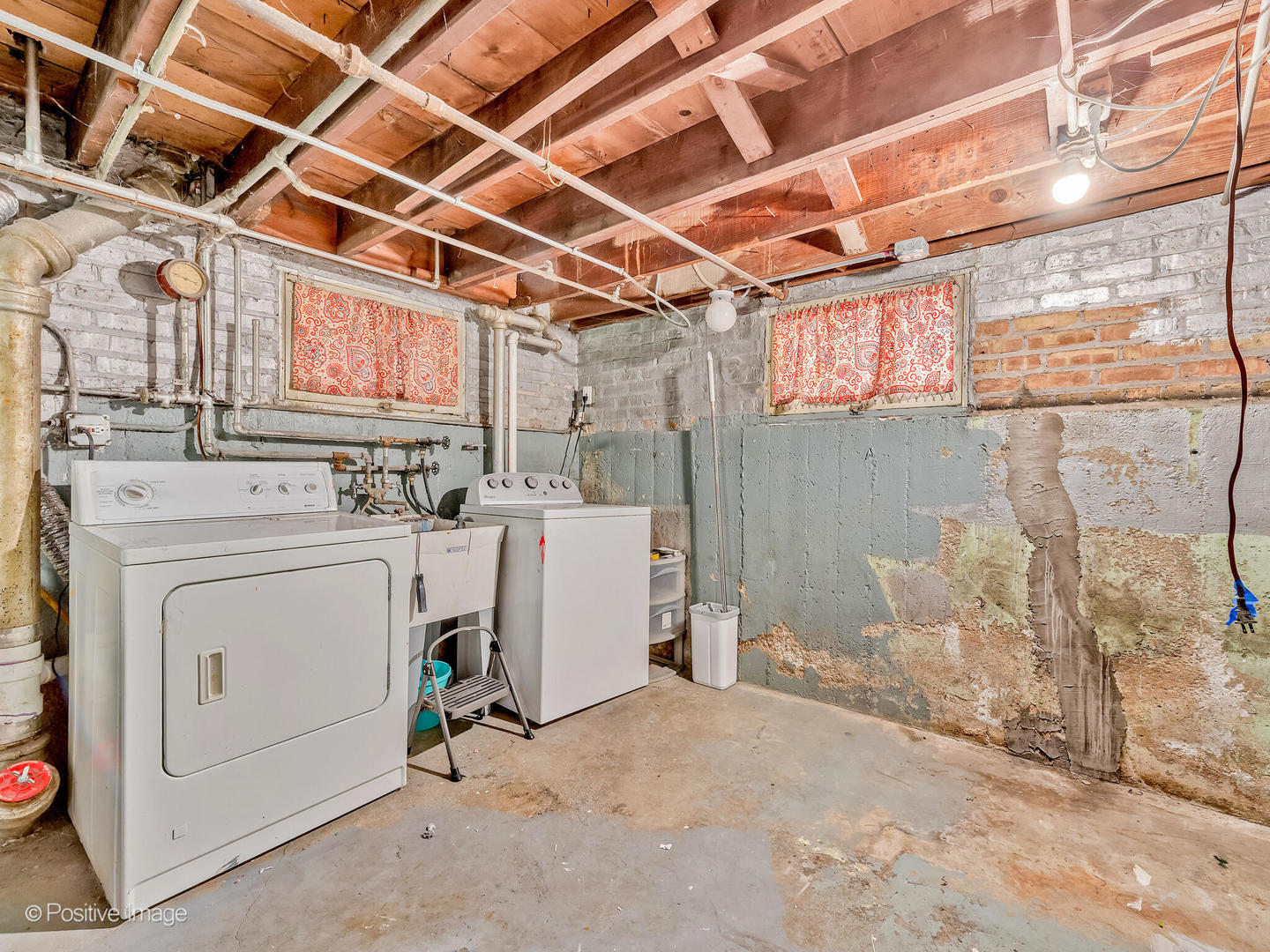 4154 Elm Avenue Brookfield, IL 60513 - Photo 17 of 20 a storage room with dryer and washer