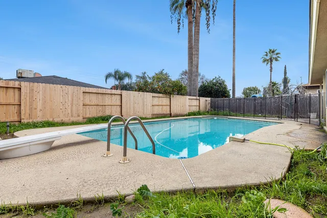 $379,900 | 4466 North Meridian Avenue, Fresno, CA 93726