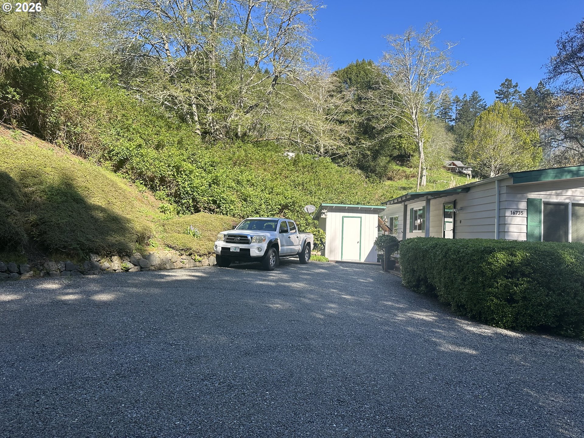 16735 Thompson Road Brookings, OR 97415 - Photo 15 of 23 Driveway
