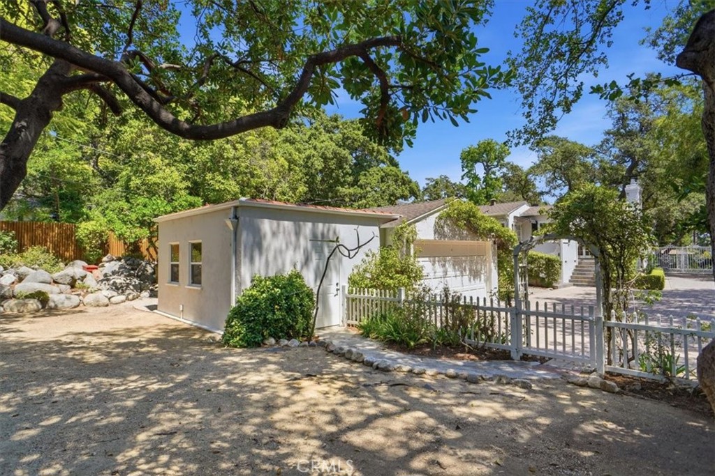 1973 North Harding Avenue Altadena, CA 91001 - Photo 19 of 26