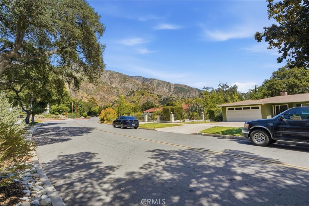 1973 North Harding Avenue Altadena, CA 91001 - Photo 25 of 26