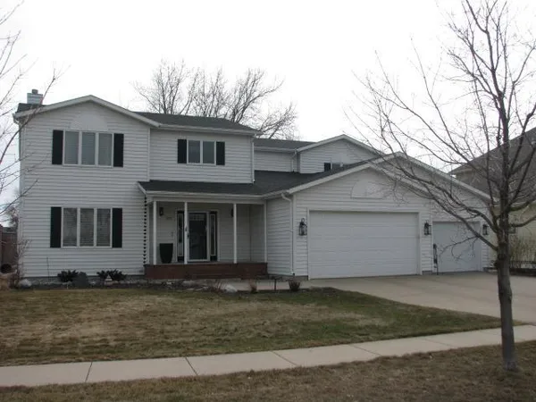 $635,000 | 916 42nd Avenue North, Fargo, ND 58102