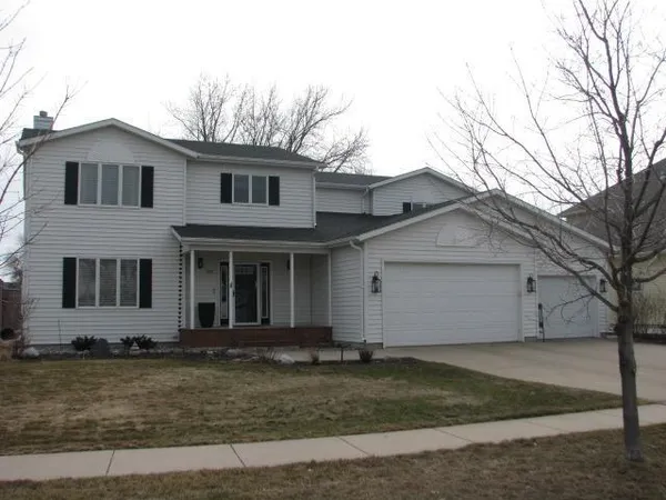 $654,900 | 916 42nd Avenue North, Fargo, ND 58102