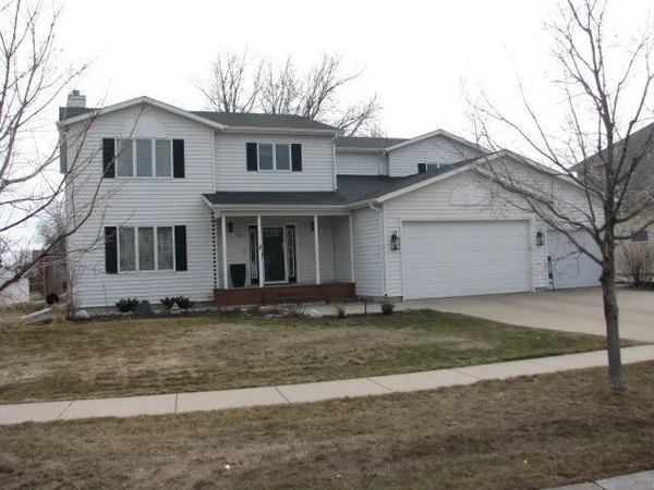 $654,900 | 916 42nd Avenue North, Fargo, ND 58102