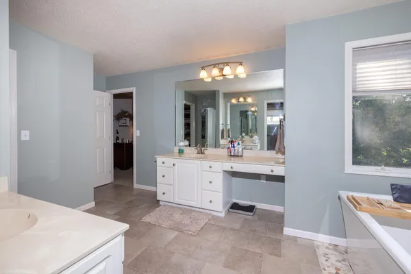 $654,900 | 916 42nd Avenue North, Fargo, ND 58102