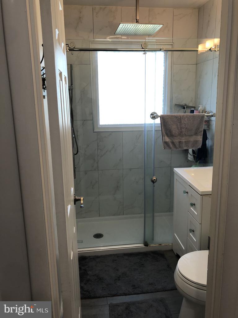 43 Lumar Road Lawrence Township, NJ 08648 - Photo 19 of 30 MAIN BATHROOM