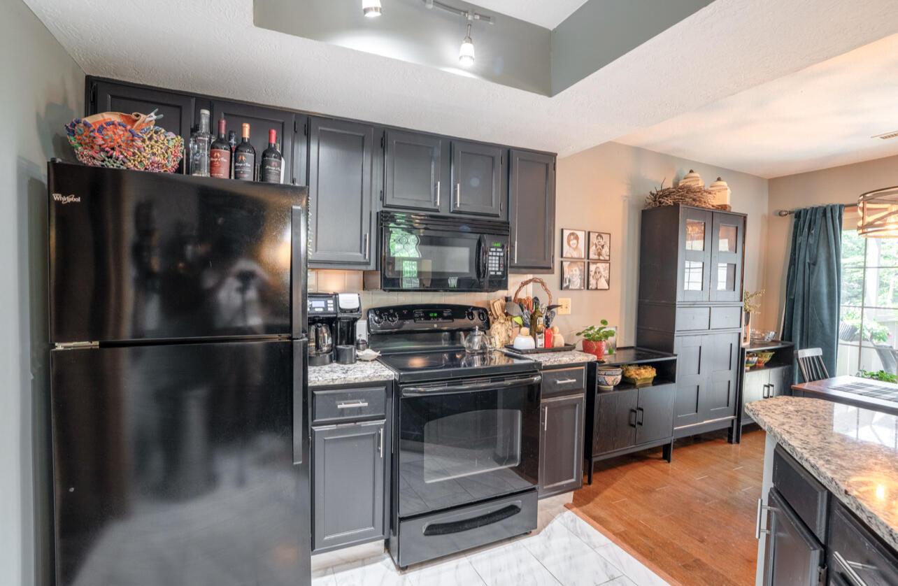 424 Hidden Ravines Drive Powell, OH 43065 - Photo 11 of 26 Kitchen 3