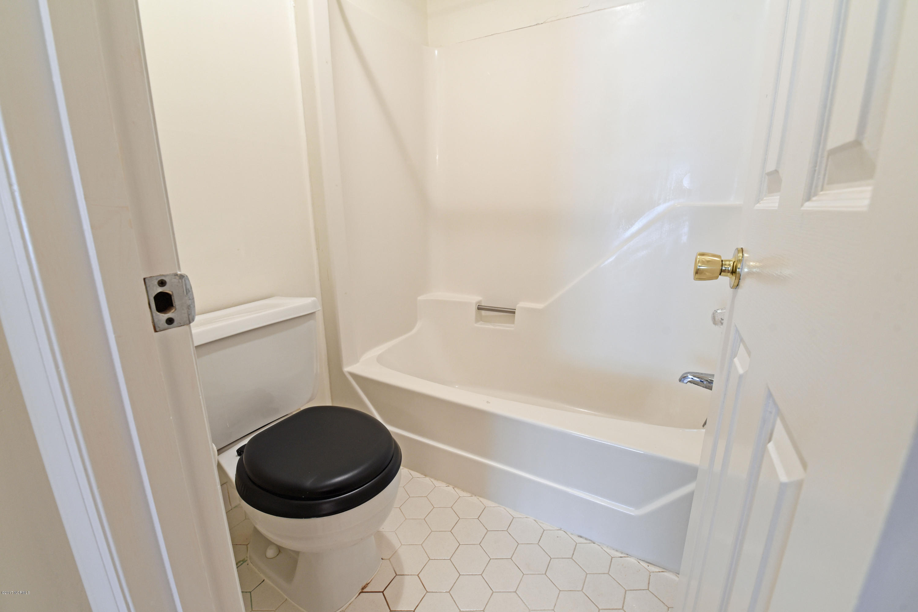 1918 Quail Ridge Road, Unit S Greenville, NC 27858 - Photo 11 of 23 11 Bathroom