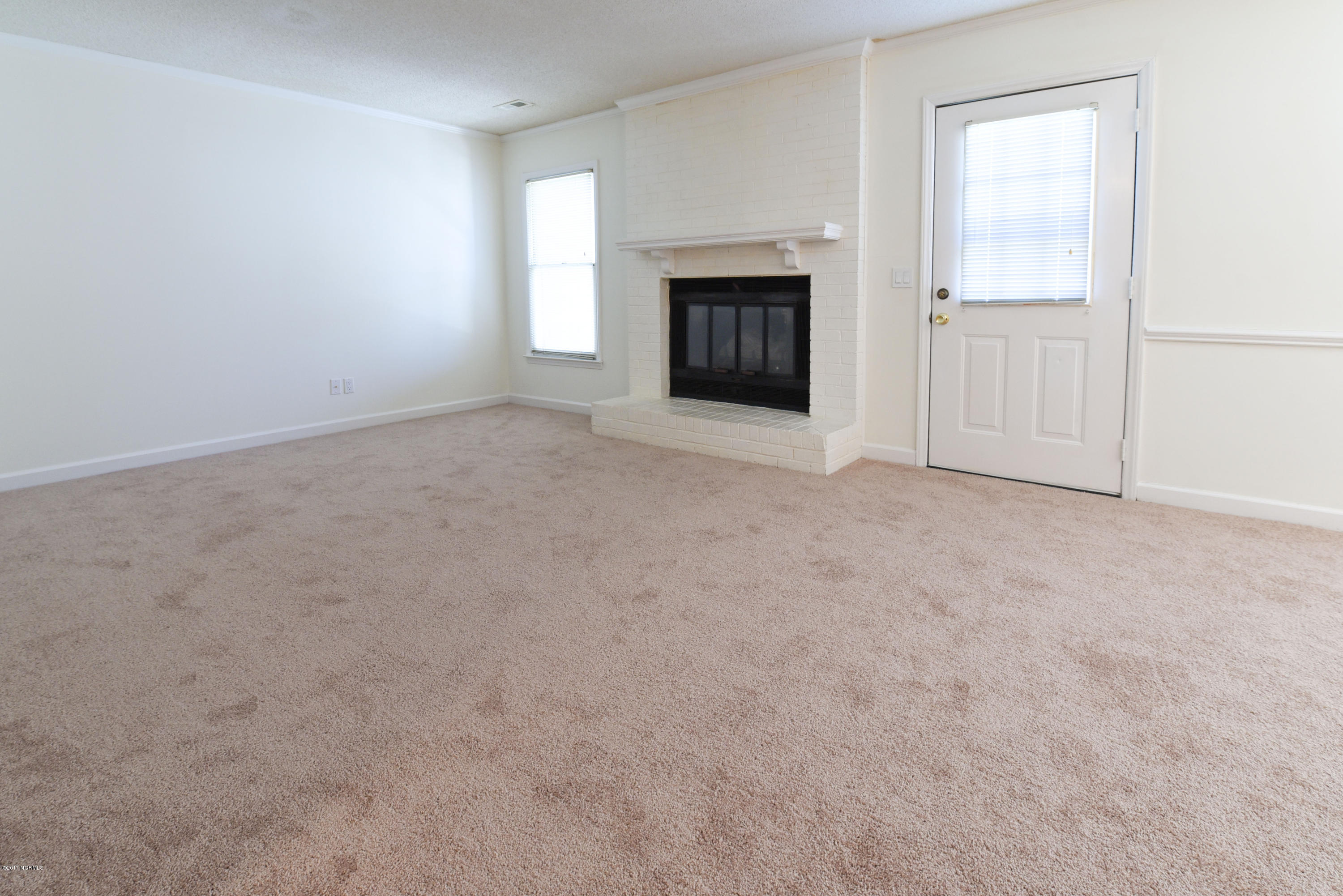 1918 Quail Ridge Road, Unit S Greenville, NC 27858 - Photo 13 of 23 13 Family Room