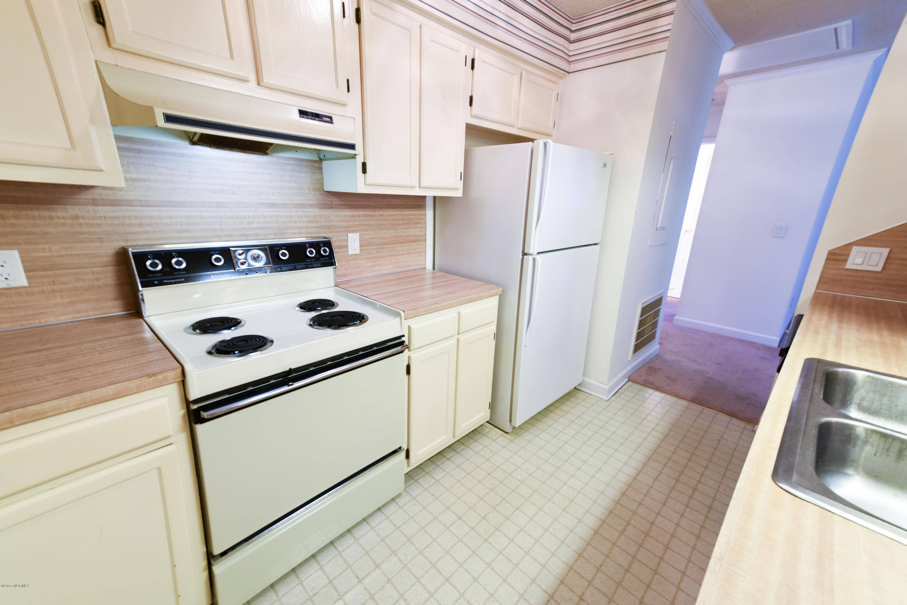 1918 Quail Ridge Road, Unit S Greenville, NC 27858 - Photo 18 of 23 18 Kitchen