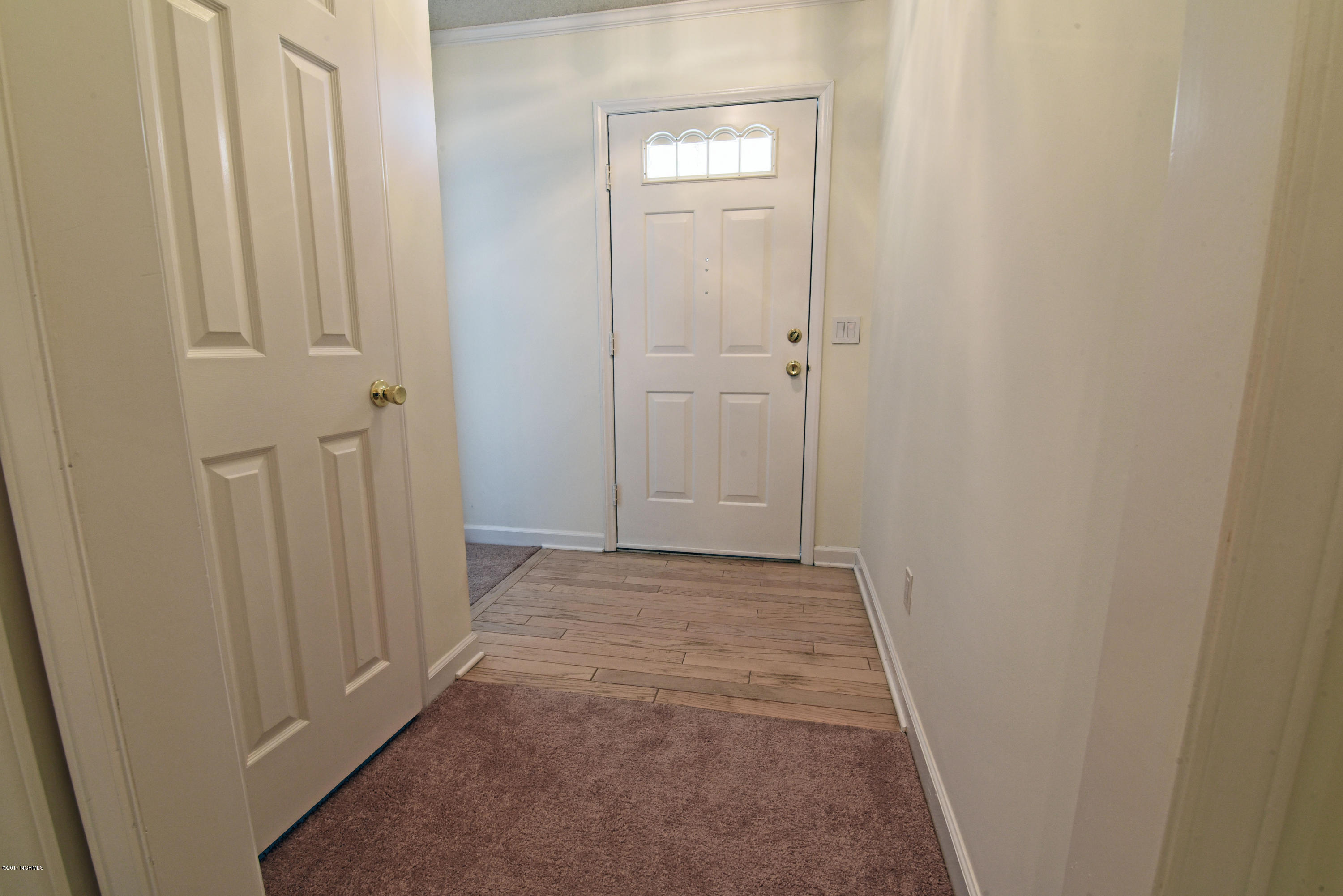 1918 Quail Ridge Road, Unit S Greenville, NC 27858 - Photo 6 of 23 5 Foyer