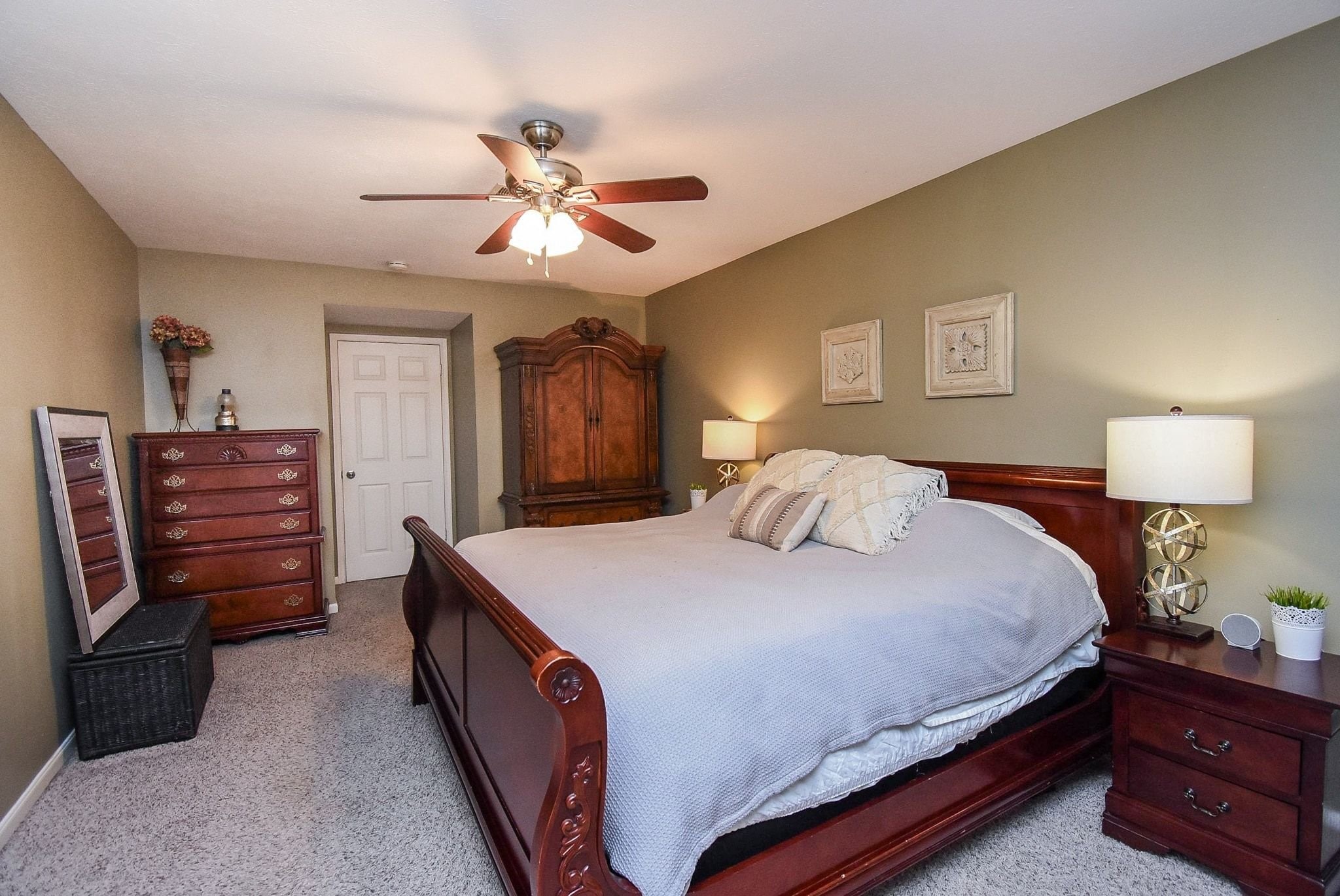 2930 Kevin Lane Houston, TX 77080 - Photo 44 of 50 The room has soft, neutral walls and carpeted flooring, while a ceiling fan and warm lighting create a comfortable ambiance.