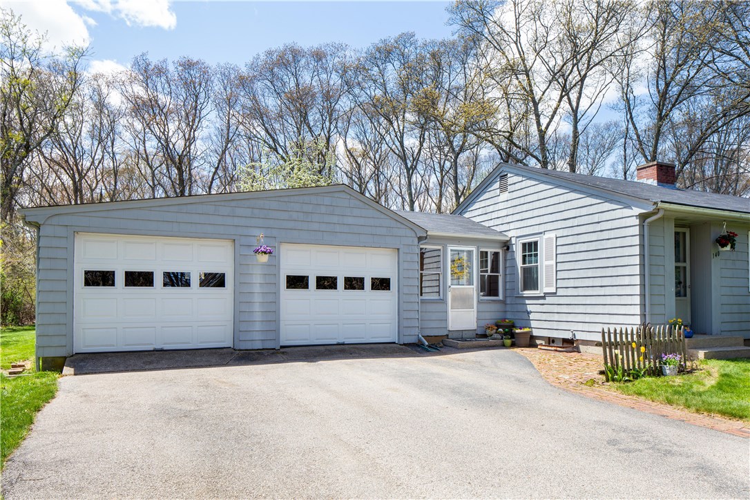 140 S Road South Kingstown, RI 02879 - Photo 4 of 34 Gallery Image 4